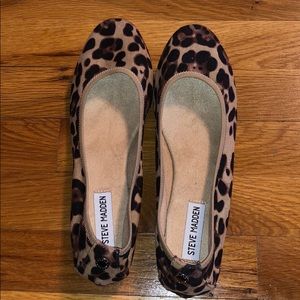Worn once Super cute cheetah flat!